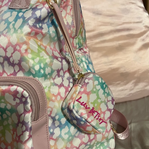 💕🌼 Luv Betsy Johnson Quilted Backpack - Picture 3 of 9